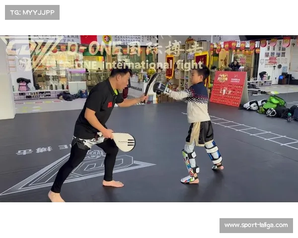 散打锦标赛团体赛制暴露选手体能短板 传统摔法需结合拳腿创新